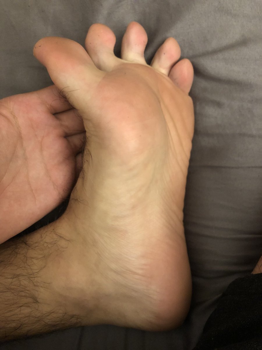 elpiedepato's tweet photo. Like my #toes? https://t.co/MrKGnNsp2O
