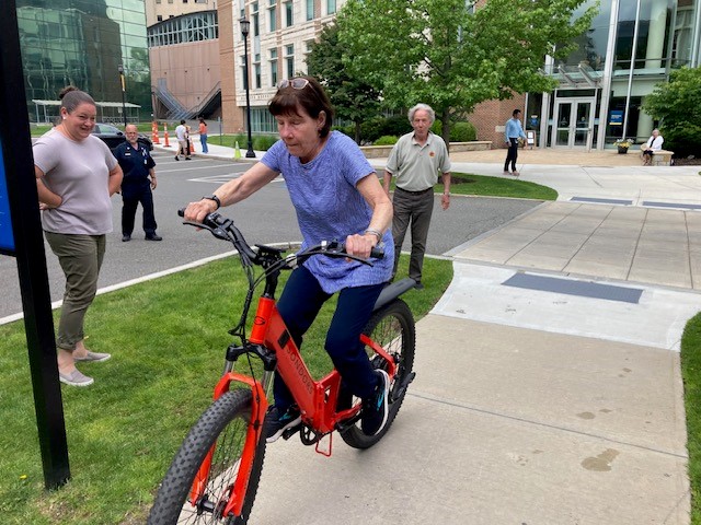 The <a href="/ECSchoolofEd/">EC School of Education</a> welcomes Lynch Institute. Over 70+ teachers on campus for workshops. Cheers to Lynch Fellows for assisting. The Science workshop took an electric bike ride! <a href="/EmmanuelCollege/">Emmanuel College</a> <a href="/EmmanuelAlumni/">Emmanuel Alumni</a> <a href="/EmmanuelAlumni/">Emmanuel Alumni</a> @EcAcAd <a href="/NDSchools/">Notre Dame Schools</a> <a href="/marykboyd/">Mary Boyd</a> <a href="/BradleydDeirdre/">DeirdreBradleyTurner</a>