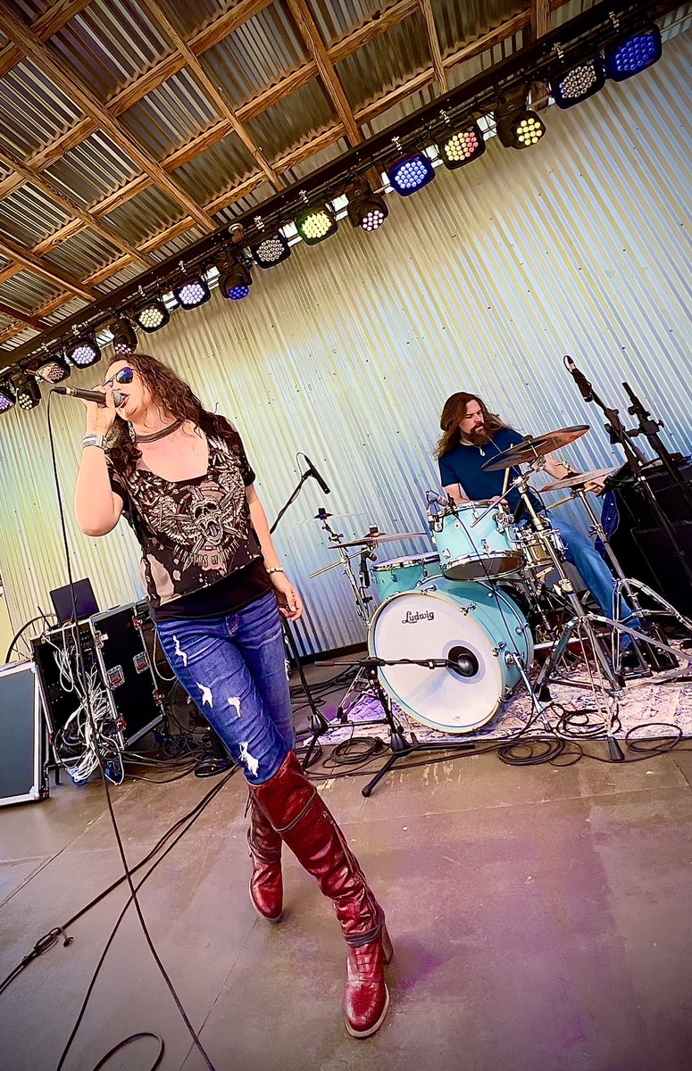 rachellipsky's tweet photo. 📸: #dennycarr Had such a GREAT week @cedarpoint rocking out with #brandonbarnes https://t.co/dPjK6zck3B