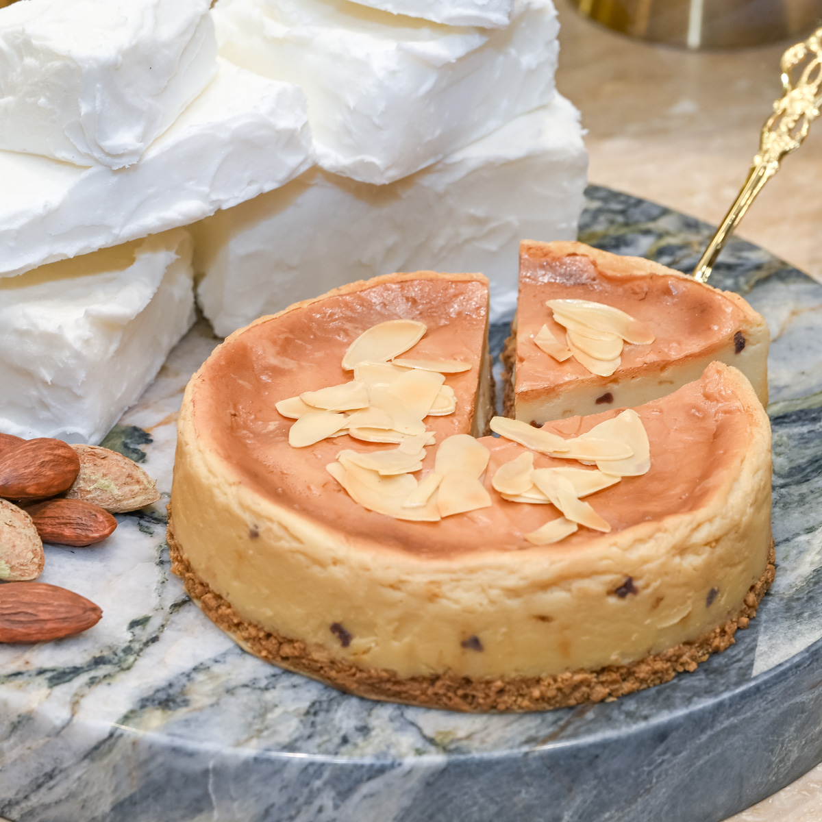 DtimesDelicious's tweet image. 【実食レポ】チーズと木の実を使ったプレミアムギフトスイーツ！
THE DROS(ザ・ドロス)がJR東京駅「グランスタ東京」地下1階 銀の鈴エリア(改札内)にオープン☆
#dros
詳細→dtimes.jp/post-760137/