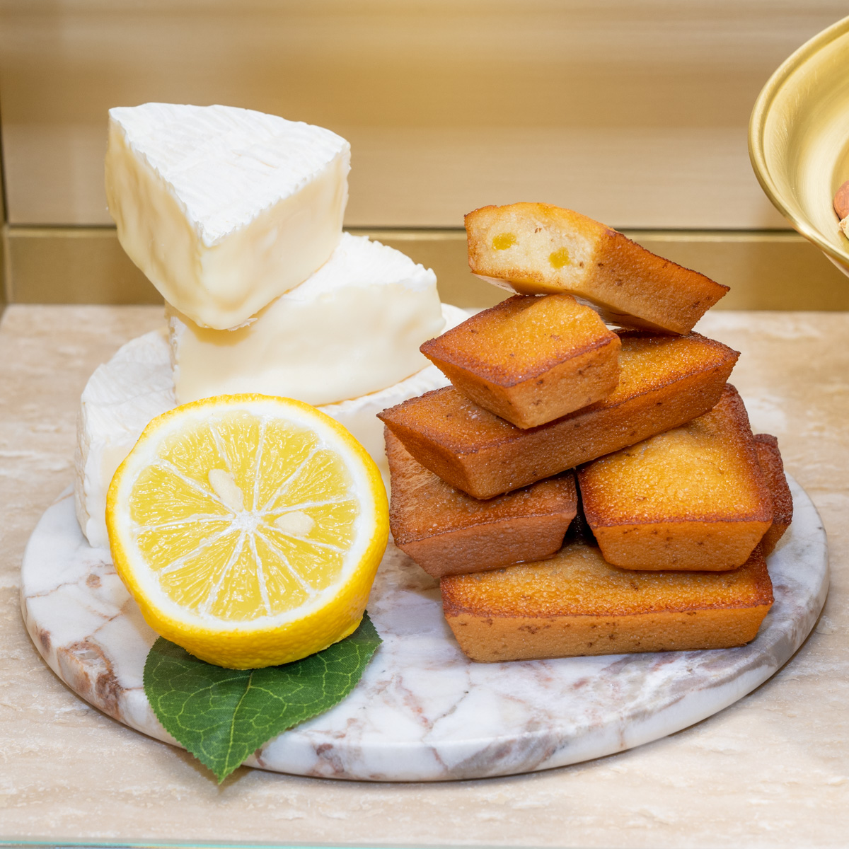 DtimesDelicious's tweet image. 【実食レポ】チーズと木の実を使ったプレミアムギフトスイーツ！
THE DROS(ザ・ドロス)がJR東京駅「グランスタ東京」地下1階 銀の鈴エリア(改札内)にオープン☆
#dros
詳細→dtimes.jp/post-760137/