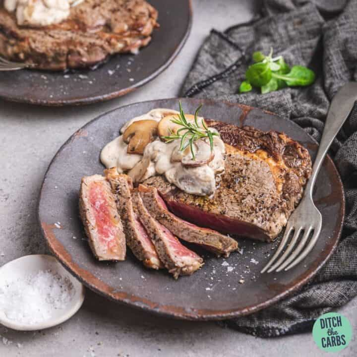 This creamy indulgent steak sauce can be used for a variety of meals, so keep this recipe on hand, print it out, or even memorise it. Whatever you do, make it. You will be fighting over the leftovers (if there are any). ditchthecarbs.com/steak-and-mush… #ketodinner #ketorecipes