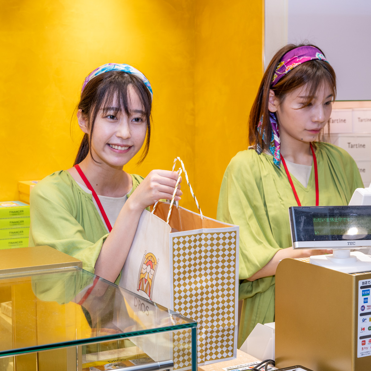 DtimesDelicious's tweet image. 【実食レポ】チーズと木の実を使ったプレミアムギフトスイーツ！
THE DROS(ザ・ドロス)がJR東京駅「グランスタ東京」地下1階 銀の鈴エリア(改札内)にオープン☆
#dros
詳細→dtimes.jp/post-760137/