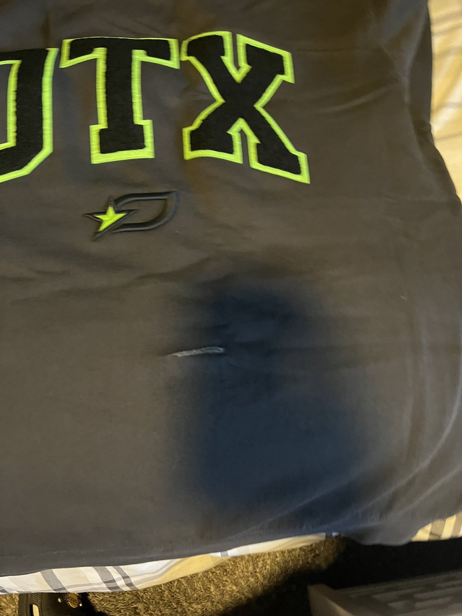 bootytwapps's tweet photo. @H3CZ really this is what we waited 3 months for my sweater to sent out damaged this is fucking terrible 😞 I won’t be spend anymore more with this brand. Wtf Hector we just money grabbing now or what. https://t.co/86GMA2mPEA