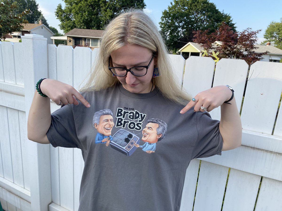 I’m officially a Real Brady Bro🌞🥹👏🏻 @MrBarryWilliams @CKnightBrands #therealbradybros #gregbrady #peterbrady #thebradybunch