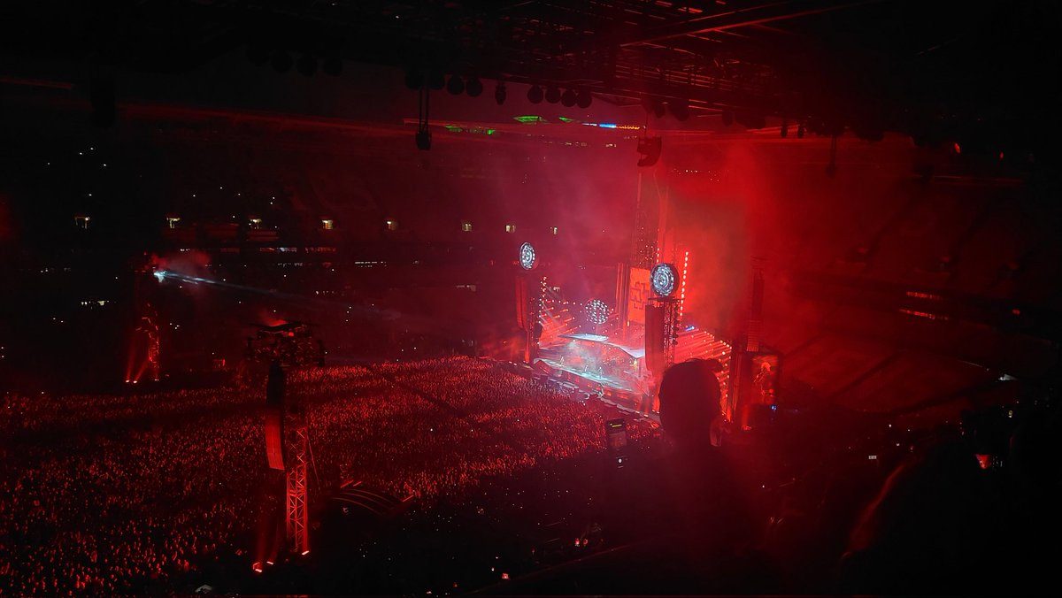 UmBlogFashion's tweet photo. Rammstein https://t.co/YlS31q2KYX