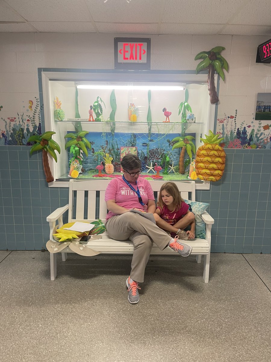 KingofReading31's tweet photo. Just a little bit of the magic happening at Summer Academy today! #learninginparadise @YCSD https://t.co/cFBCC7yzxb