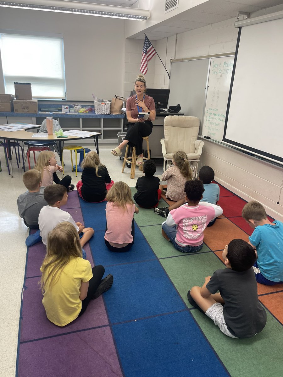 KingofReading31's tweet photo. Just a little bit of the magic happening at Summer Academy today! #learninginparadise @YCSD https://t.co/cFBCC7yzxb