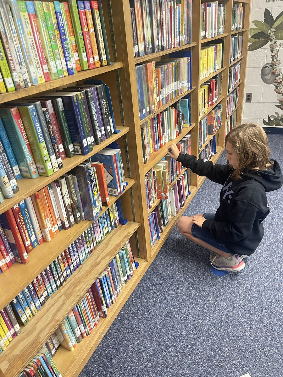 KingofReading31's tweet photo. Just a little bit of the magic happening at Summer Academy today! #learninginparadise @YCSD https://t.co/cFBCC7yzxb