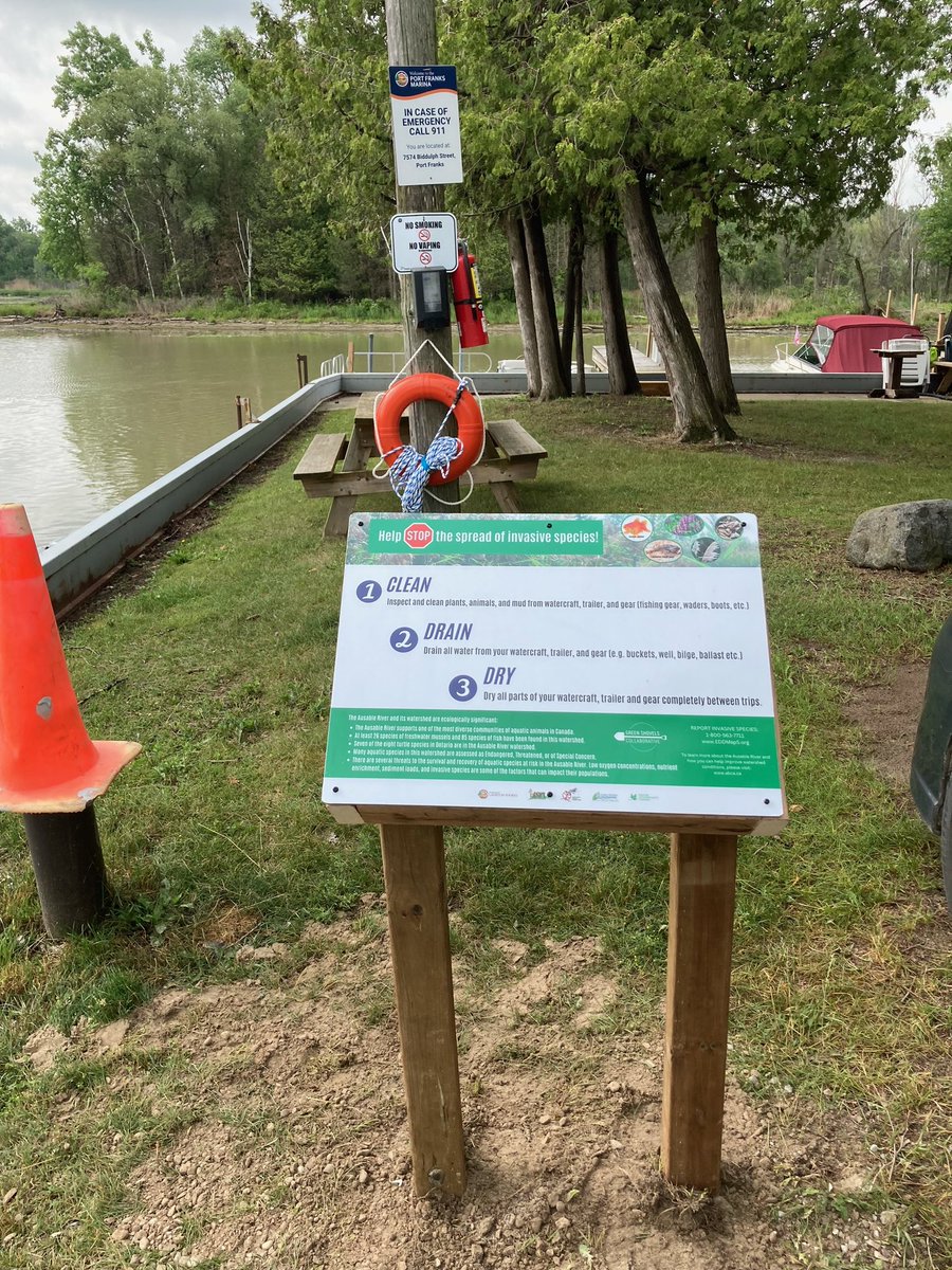 LSPCG's tweet image. Thank you to Lambton Shores Nature Trails for installing our educational signage at the Port Franks Marina. Clean, Drain and Dry so that you don't unknowingly spread invasive species. In Ontario, it's the law - Thanks for doing your part! @LandWaterNews