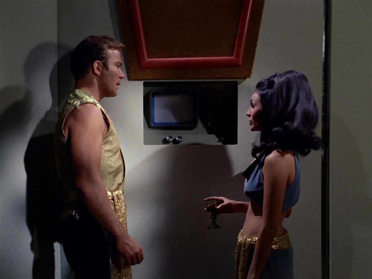 #AllStarTrek Captain: “Does this thing get the H&I channel?🛸📺