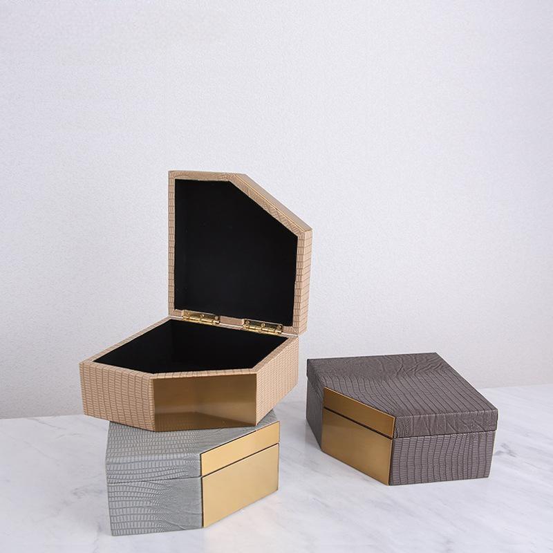 Zer0_008's tweet image. Creative Metal Patch Leather Jewelry Box
Size and Color:See The Picture
✅Tips-Support To Customize On Demand
✅Material - Leather+Metal
♥Made in China♥
♥Whatsapp Directly:+8618589025543
❤️Worldwide shipping
💕Please DM me if you’re interested 
▶️DM for Price
#leatherboxes