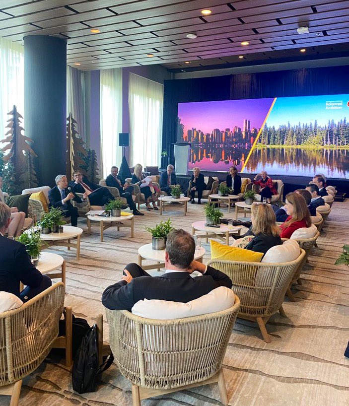 Pleased to host with my colleague @JonathanWNV @Shell’s first global Board of Directors meeting in Canada. With a strong and historic presence in our country, Shell is our reliable partner. Together, we can and will pave the way for tomorrow's green economy.