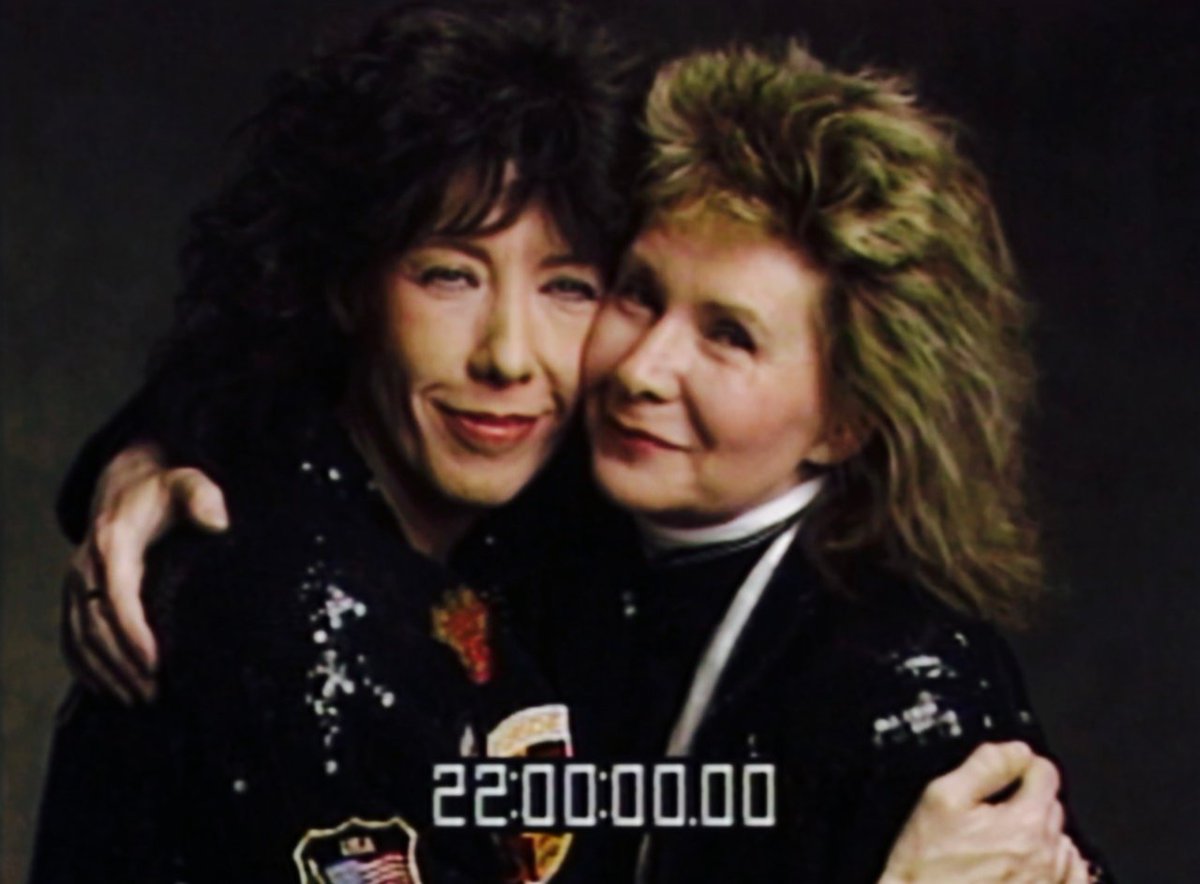 nerdie_bitch92's tweet image. Just stumbled upon the story of famous sidemen musicians, including the brilliant #WendyAndLisa, who work together and are lovers for a gazillion years. If you like, a "what if Lily Tomlin and Jane Wagner were musicians" instead of an actress/writer duo. 
Now I'll go cry hard bye