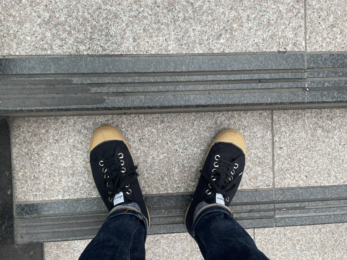 mugee_gumsole's tweet image. 駅の昇り降りを毎回エスカレーター→階段にすると年間で4kgくらい体重変わると聞いたことがある。
という訳で今日も安定のSTAR MASTER通勤。
#NOVESTA