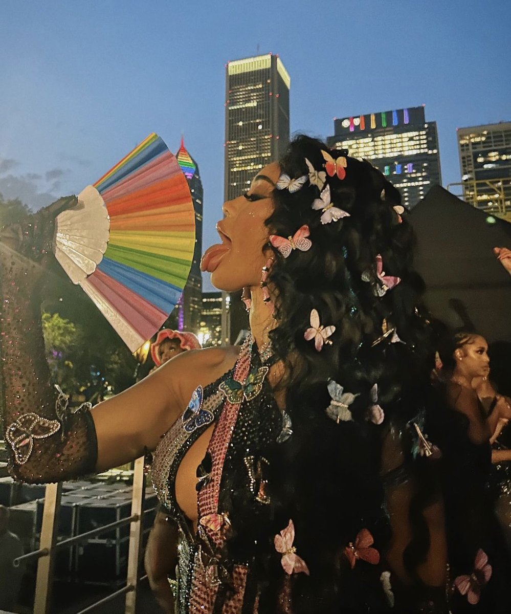 Saweetie at Chicago Pride 😍🦋💖✨🏳️‍🌈