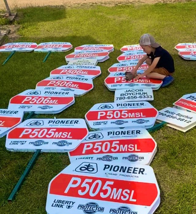 Same task, same kid. Just 5 years that flew by in between. <a href="/CortevaCA/">Corteva Canada</a> <a href="/PioneerSeedsCA/">Pioneer Seeds Canada</a> <a href="/TowerFarmsLtd/">Tower Farms Ltd</a>