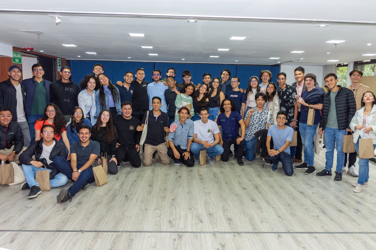 ICETEX's tweet photo. 👏🏼Felicitamos a los 41 estudiantes de ingeniería que viajarán a #Alemania durante un año a realizar sus prácticas académicas; un sueño cumplido gracias al programa #KOSPIE, ofrecido por el Servicio Alemán de Intercambio Académico, a través del ICETEX.🇩🇪 https://t.co/vNSUja4Nc4