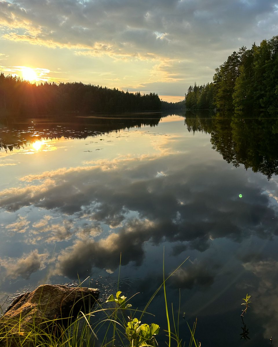 mluotio's tweet photo. 10pm #nuuksio #finland #midsummer @OurFinland https://t.co/3LTeGdjrk1