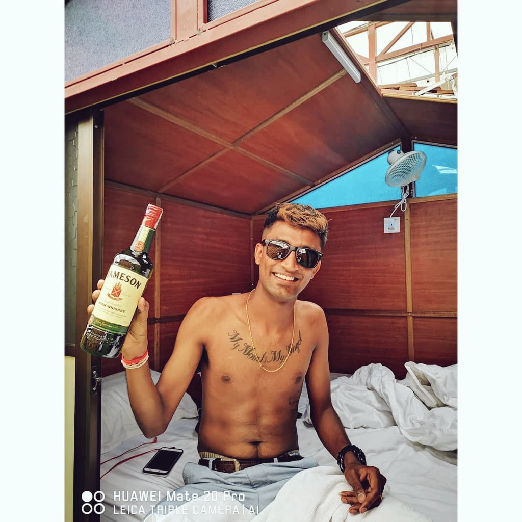 VersSri's tweet photo. @FlyingH75741361 @Dash8813 @IndianLocl @ArivinJoshua 
Hi, Semmiya Irukkan Evan..
This Guy Straight or Vers??
Anyone Knows... https://t.co/zKQth0cyxL
