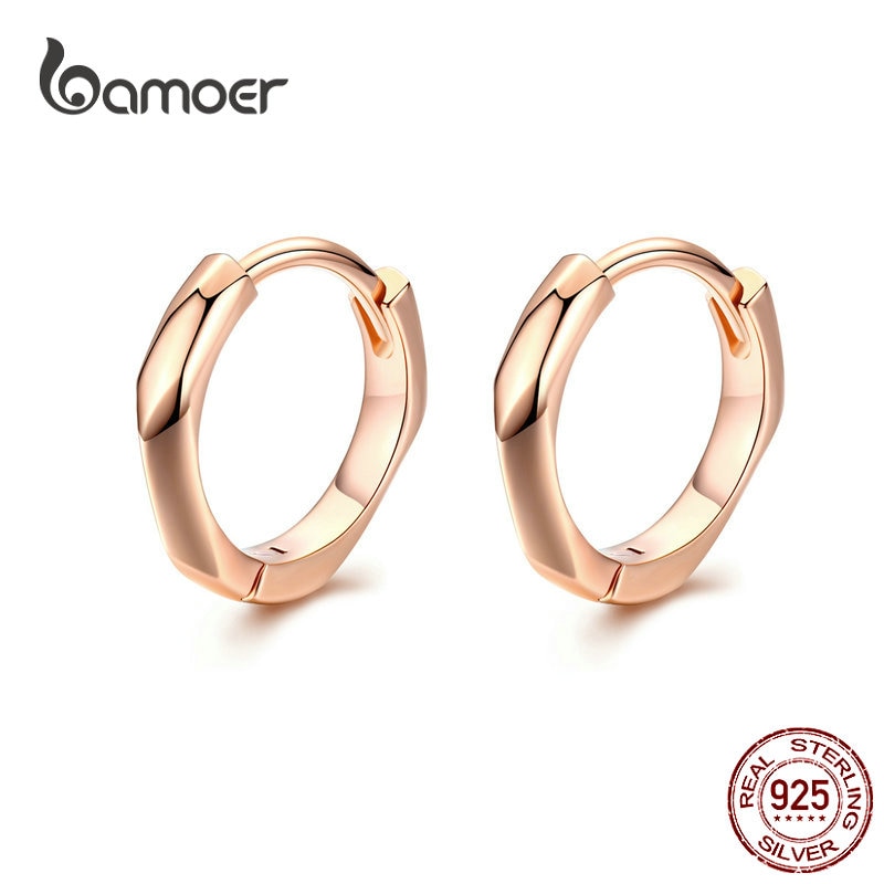 SchmidtSil93967's tweet photo. Add a touch of sophistication to your look with Bamoer 925 Sterling Silver Geometric Rose Golden Color Tiny Hoop Earrings! ✨The geometric design adds a modern twist, making them perfect for any occasion.💗💫#Bamoer #SterlingSilver #Silverjewelry #Silber925 https://t.co/I3Om5iHba1