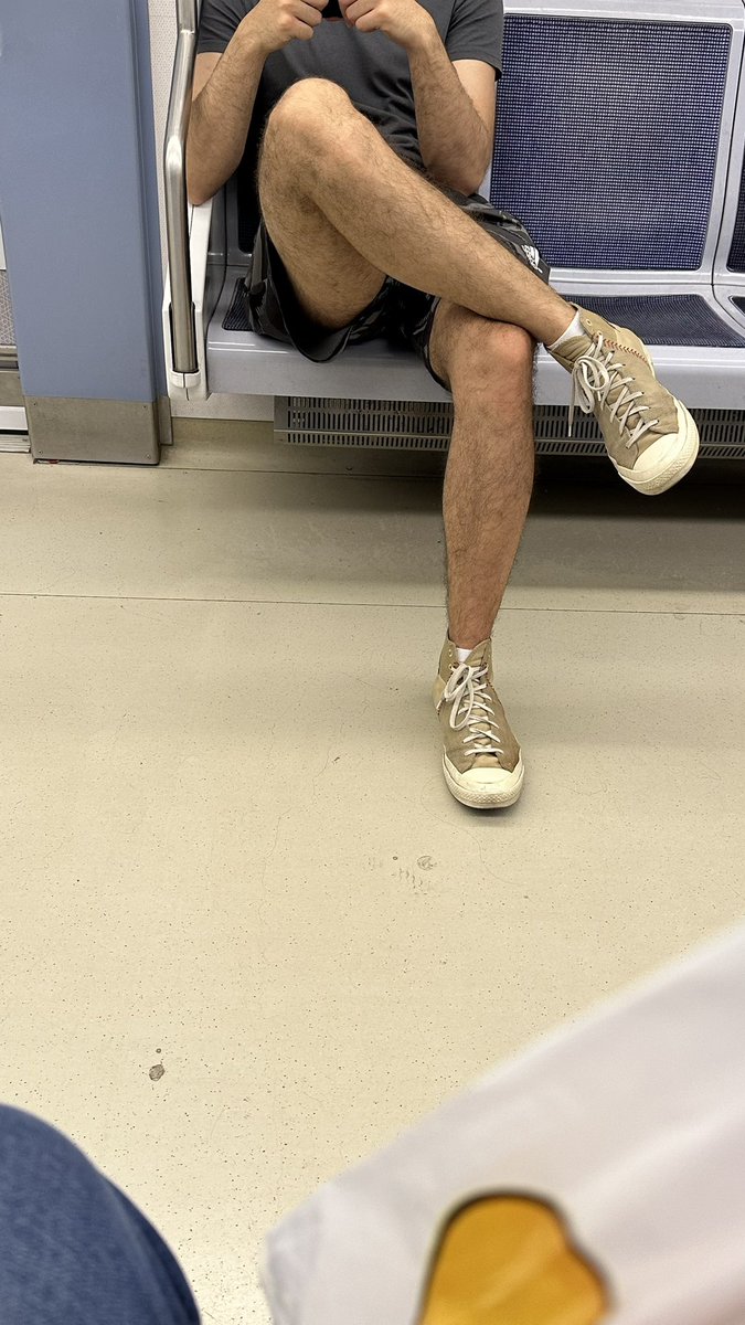 Bugün metroda karsımda duran güzellik içimden neler gecti neler 🤤🍆😍