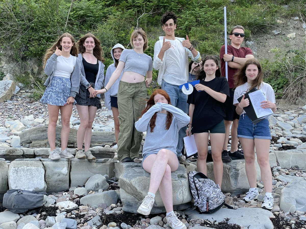 WyedeanGeog's tweet image. Yr 12 A Level Geography Residential Fieldtrip day one. Investigation into coastal morphology in St Audries Bay, Somerset. #fieldworkskills @WyedeanSchool #nationalfieldworkweek