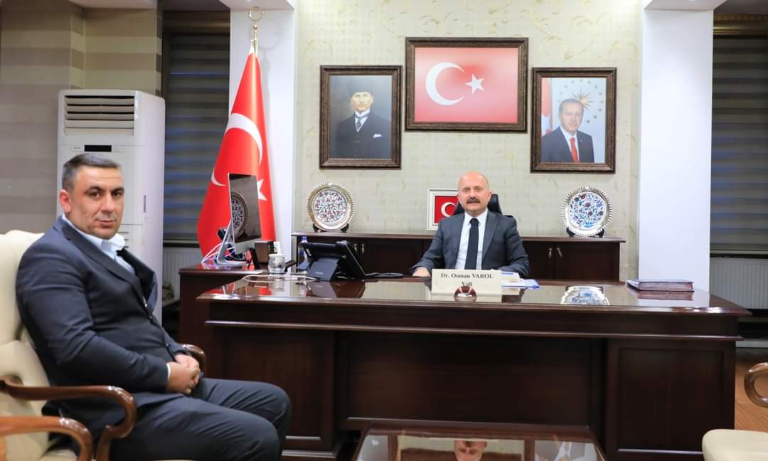 Ağri valimiz sn dr Osman VAROL'a bugune kadar ilimize yaptigi hizmetlerden dolayı tesekkur eder yeni gorev yeri adıyamanda başarilarinin devamıni dilerim
@AgriValilik <a href="/DrOsmanVarol/">Dr Osman Varol</a>