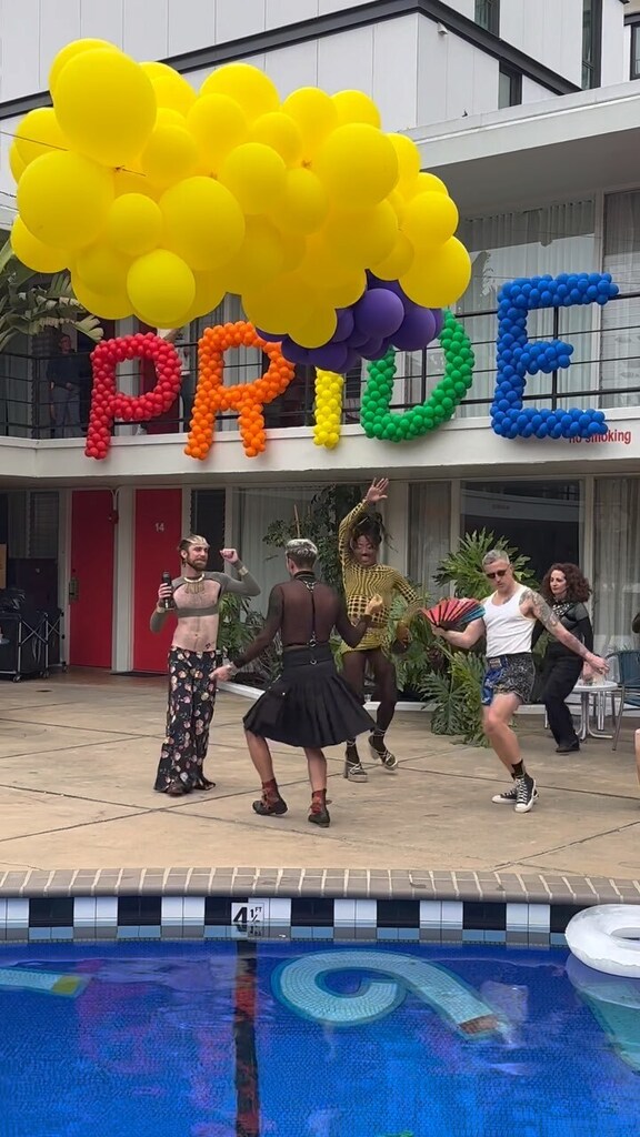 tablehopper's tweet image. One of my favorite Pride joy moments. 💖💃⚡️🪩🌈 Thank you to the @phoenixhotelsf family and @chambers_sf for always keeping it real (especially with @mightyreal.presents)! 💫 A true SF party oasis and vibe.⚡️WERQ! 👠

#sfpride #sanfranciscopride #prid… instagr.am/reel/Ct-6CyPL_…