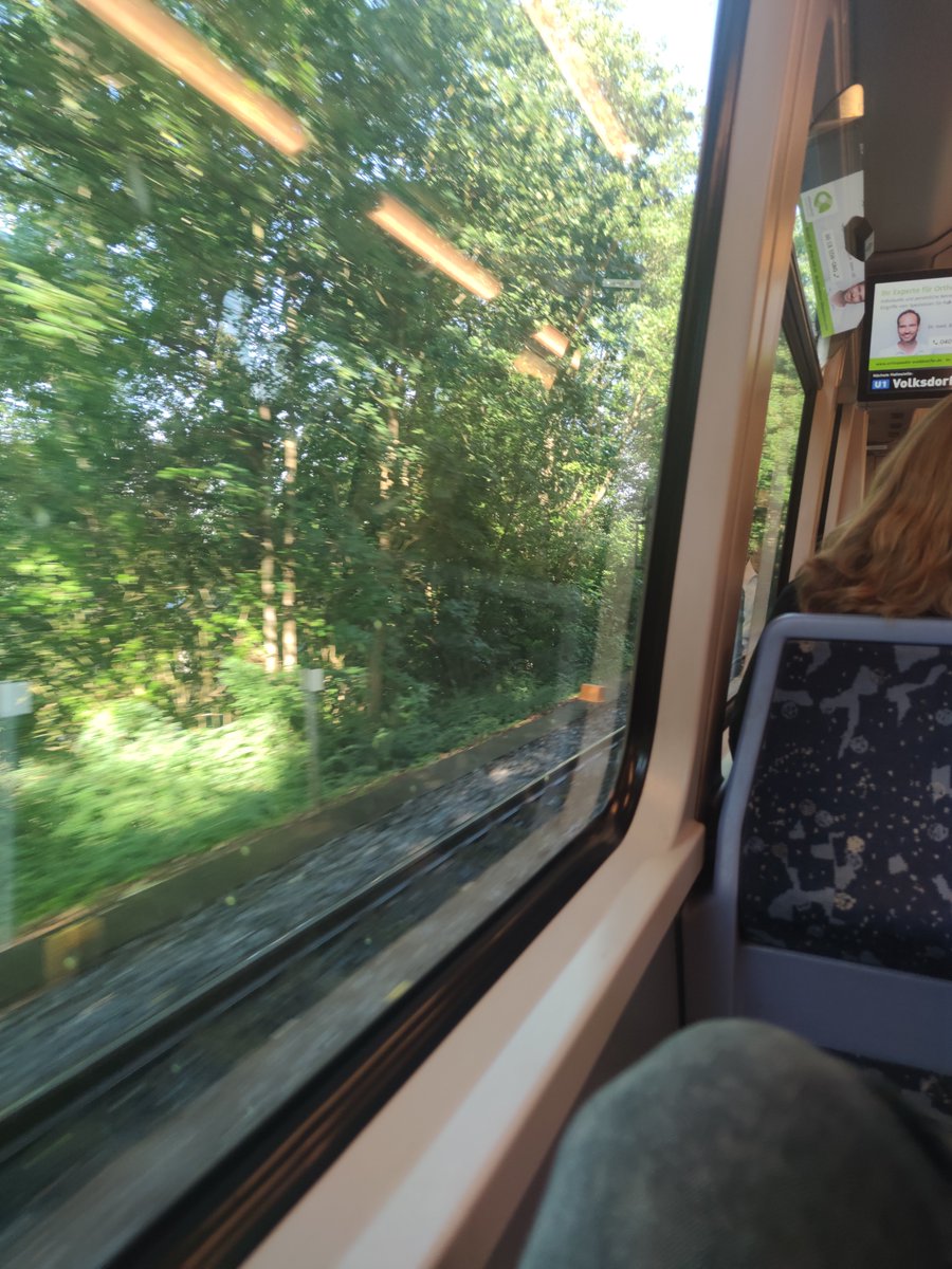 Früher stand ich gestresst im Stau. Heute lasse ich mich fahren und gucke entspannt aus dem Fenster.
#hvv