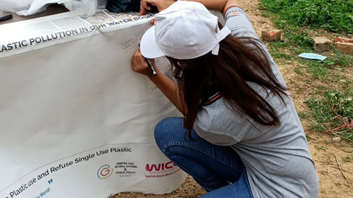waterrescon's tweet photo. People from Ahmedabad came together to organize a cleanup drive in Shilaj Lake, Ahmedabad, on June 25th 2023! Thanks to Mr. Neel &amp; the people from Nepra Foundation along with the  participants who came together! 
We need more youth volunteers; after all
aren't we the future? https://t.co/MIMIJ0Njio
