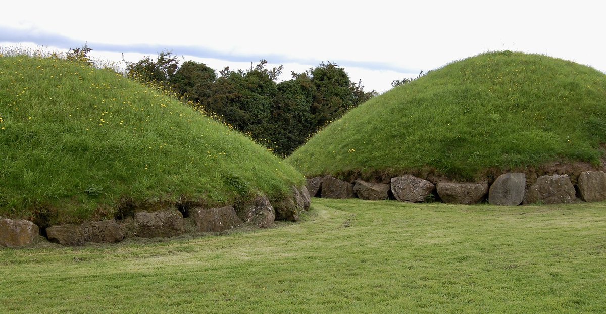 Two of the 18 ‘satellite’ burial mounds at Knowth - part of the Brú na Bóinne complex near Newgrange in Ireland. Dating to the Neolithic, the mounds surround a larger mound which contains two passage tombs. #TombTuesday