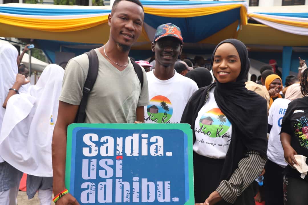 RadioKaya's tweet photo. Wanahabari wetu katika maadhimisho ya Siku ya Kupiga Vita Matumizi na Biashara ya Dawa za Kulevya Duniani yaliofanyika hapo jana katika kaunti ya Mombasa.
#IDADA #suppotdontpunish #reachoutcares
@TaaliaKwekwe @DonBakari https://t.co/ITyqGWJB7v
