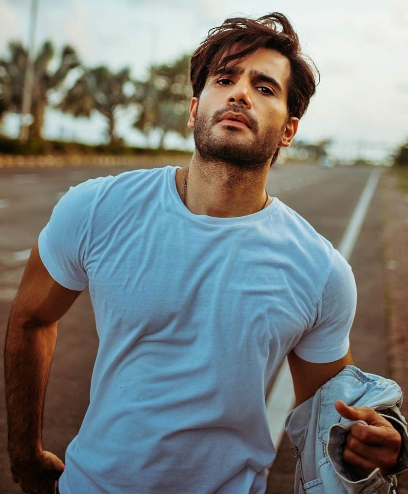 hourlydesimen's tweet image. #KaranTacker