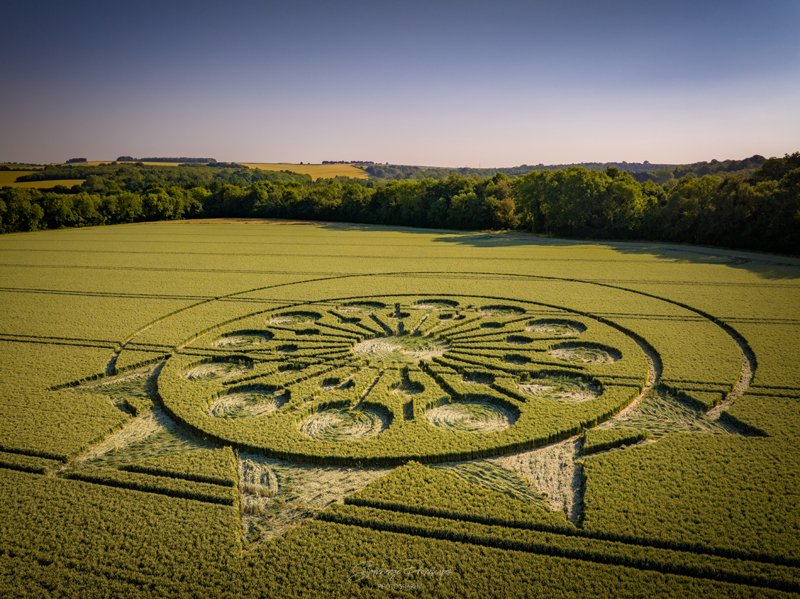 alikosmo's tweet photo. NUEVO CROP CIRCLE EN REINO UNIDO. 

8° Nuevo #CropCircle es reportado en #AllanKingWay #Owslebury #Hampshire #ReinoUnido el día 26 de #Junio del 2023 .

Fotografías y video presentadas por #stonehengeDronescape #NickBull 

#Youtube : https://t.co/ePk8W9H8YB

#ALIENSAVKOSMOS https://t.co/3NFwa9miaH