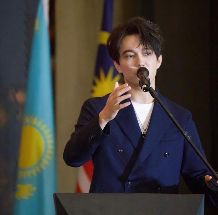 Adelma30513806's tweet photo. 💕@TopTenOfficial
SEMIFINAL TOP
#ArtistaDelMesJunio #Dimash
#TopTenMusical #AxelTop #TheStoryOfOneSky #TogetherByDimash #ElAmorEnTí #Omir #BeWithMe @dimash_official 🌀 https://t.co/d34VVwD6aa