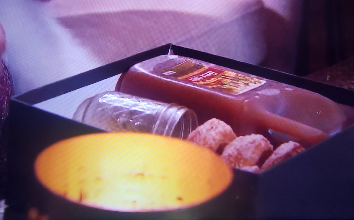 Oh my god pick the homemade donuts and cider guy! Always pick the homemade cider and donuts guy! 😋 #TheBachelorette