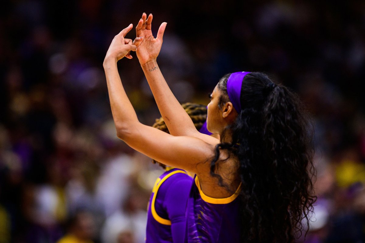 LSUwbkb's tweet photo. It’s your time @LSUbaseball 💍 https://t.co/I5YQBJ53da