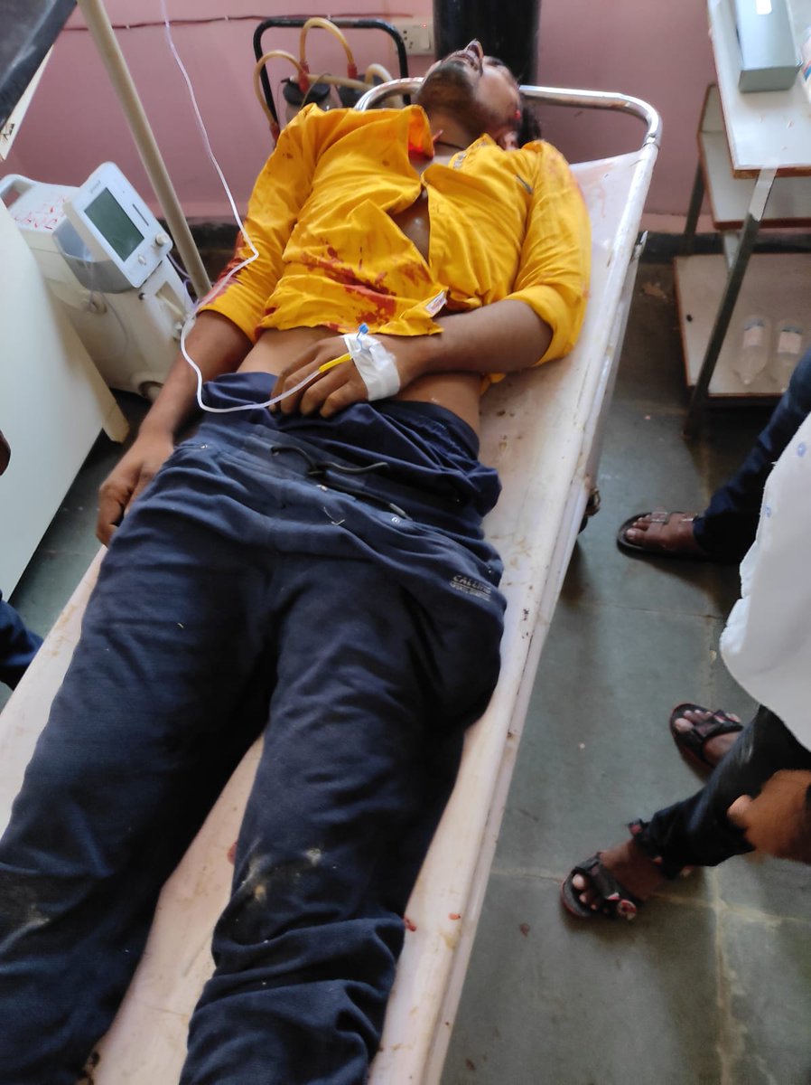 suraj_livee's tweet photo. बड़ी खबर.. 

इनामी बदमाश गुफरान को STF ने मुठभेड़ में मार गिराया...!!

कौशाम्बी के समदा इलाके में हुई मुठभेड़ https://t.co/GQ9cz457mj