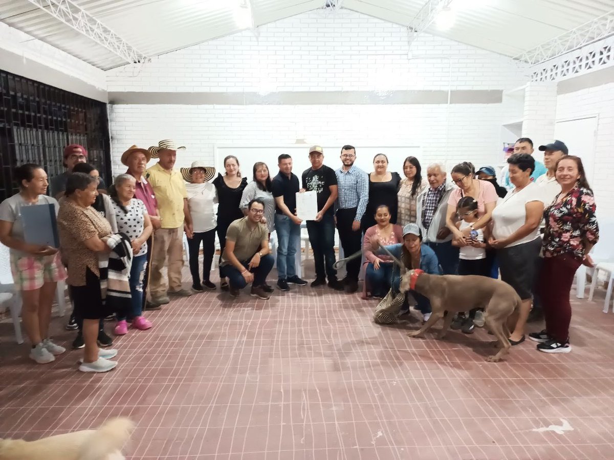 Alejandrocp_'s tweet photo. 📣#LaAscensiónAvanza | Gracias al trabajo en equipo se logró recursos para dos vías en #SanBernardo.

El @PartidoMIRA  agradece a la Administración Municipal y a la JAC por su organización y responsabilidad.📝

Seguiremos adelante para fortalecer la incidencia en el territorio.💯 https://t.co/Winhi0opPF