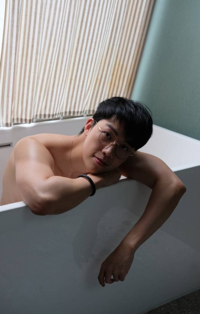 Dr_Tone_FA's tweet image. ถึงเราจะรักใครคนนึงมากแค่ไหน...แต่อย่าลืมรักตัวให้มากกว่า
By #BasShot | IG: @bas.shot 
@bass_asa
#photoshooting #bathtime #bathtub