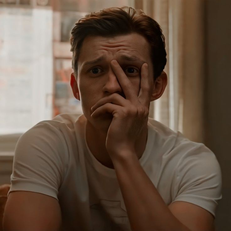 — какой же он 
твёрдый... 
                                             — ...Пит
— потрогай... 
чувствуешь? 
                                             — да...
— я же говорил, 
надо было хлеб
в пакет убрать
                                            — я убирал!...