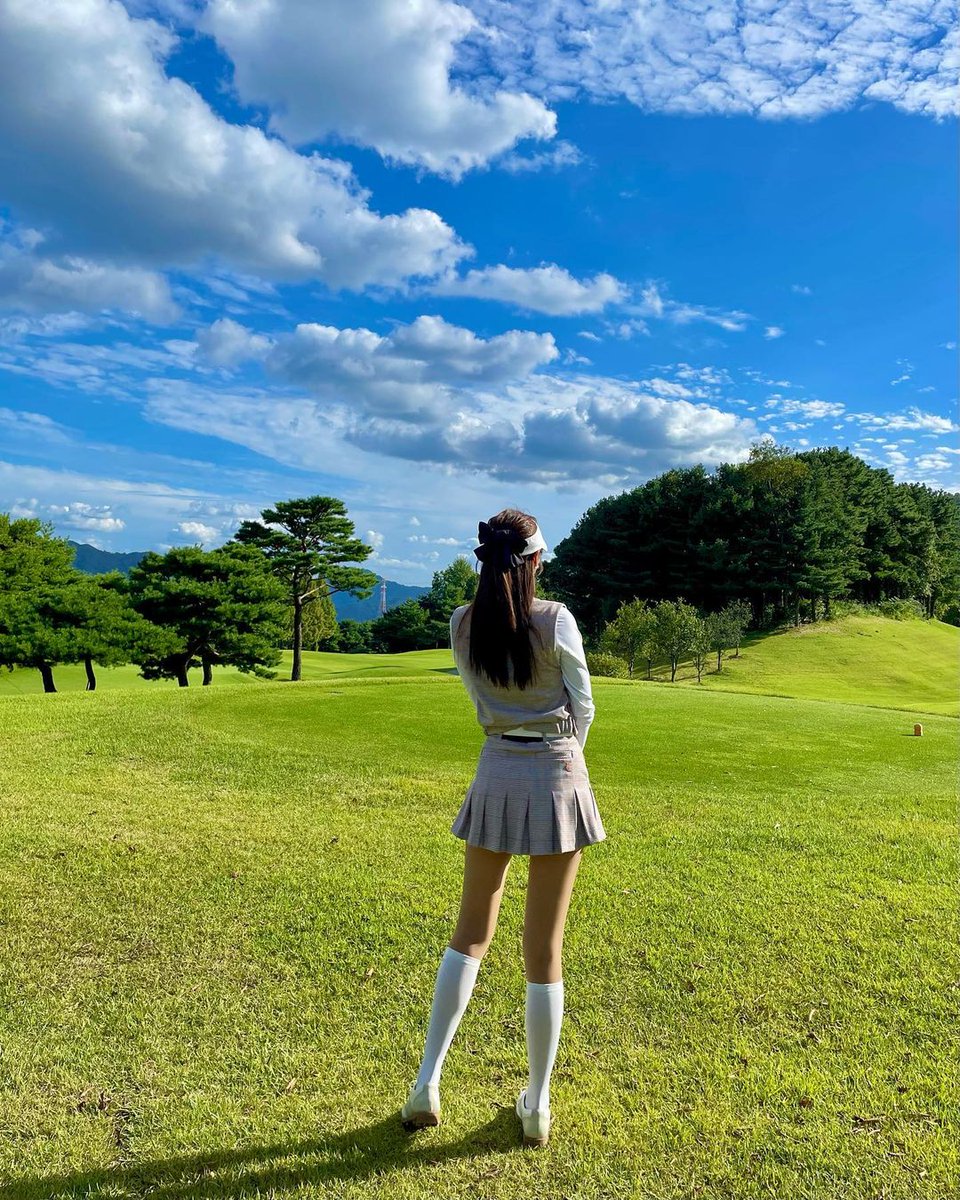 I just put it on and sat down, and it gave me a beautiful view💚

#golfgirl #golf #golfstagram #golfer #golfing #golfswing #instagolf #golfgirls #golfaddict #girlsgolf