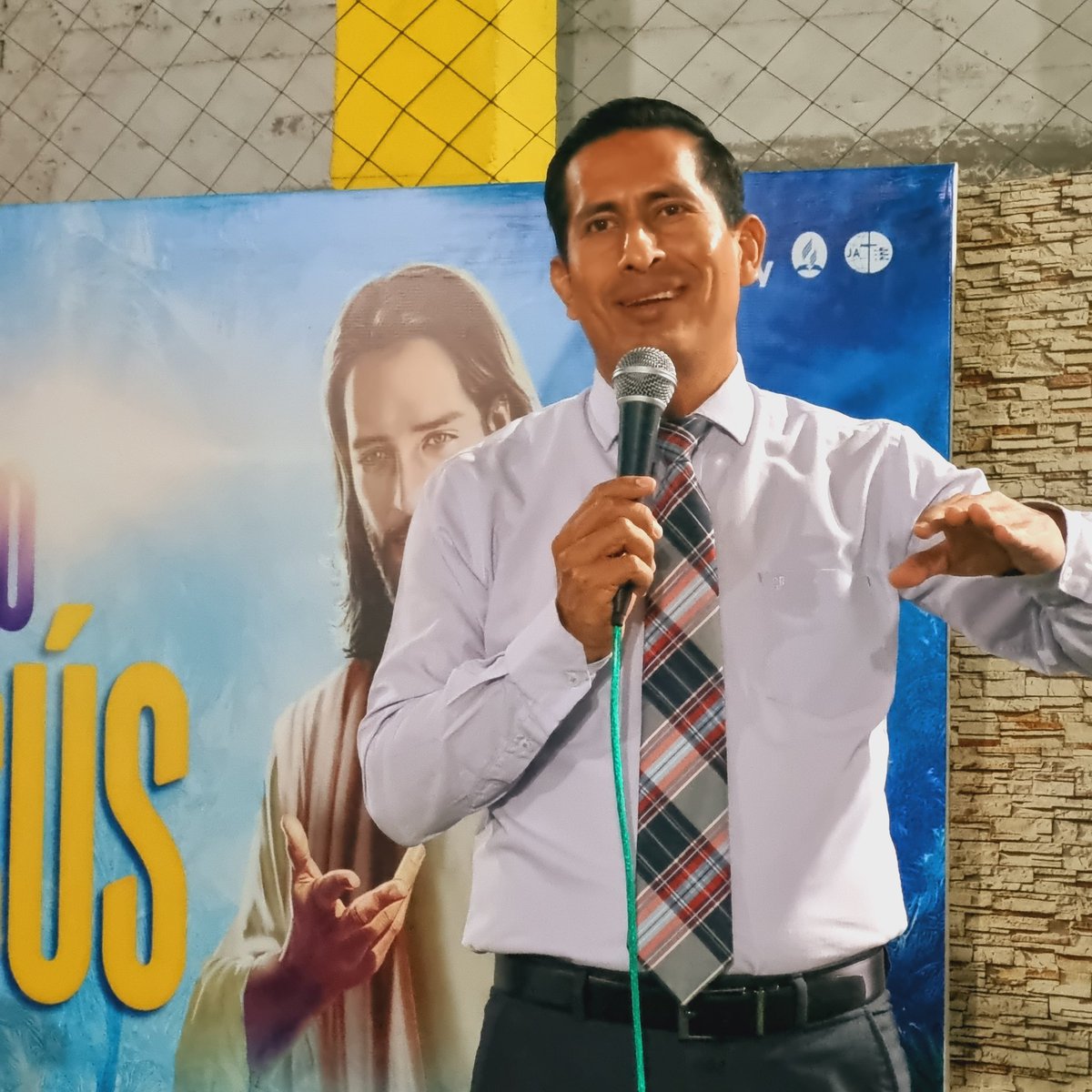 JoseUrciaCarlos's tweet photo. Pr. Daniel Güimac, secretario ejecutivo de nuestra #MPN compartiendo la palabra de Dios en la iglesia Maranatha🙏🏽

#MisiónCaleb2022 #VamosPorMás #RID 
#DMUtcubambaC https://t.co/bvUjepab7D