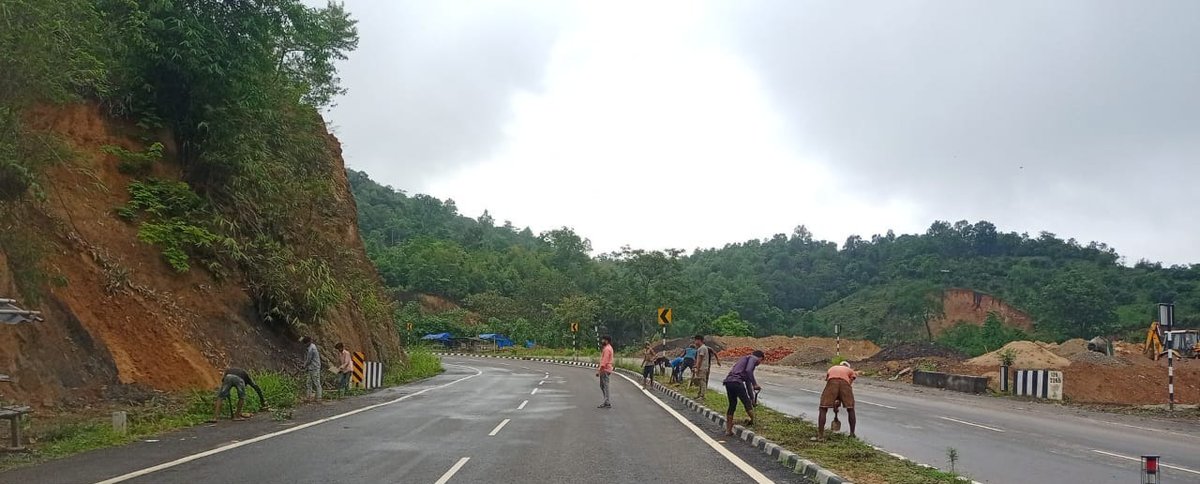 Building Better Roads for Better Journeys. 

In #Nagaland, the 4-Laning of Dimapur-Kohima road from Km 138.775 to Km 152.490 under Package -2 is under full swing. 
#NHIDCL #BuildingInfrastructure #BuildingTheNation