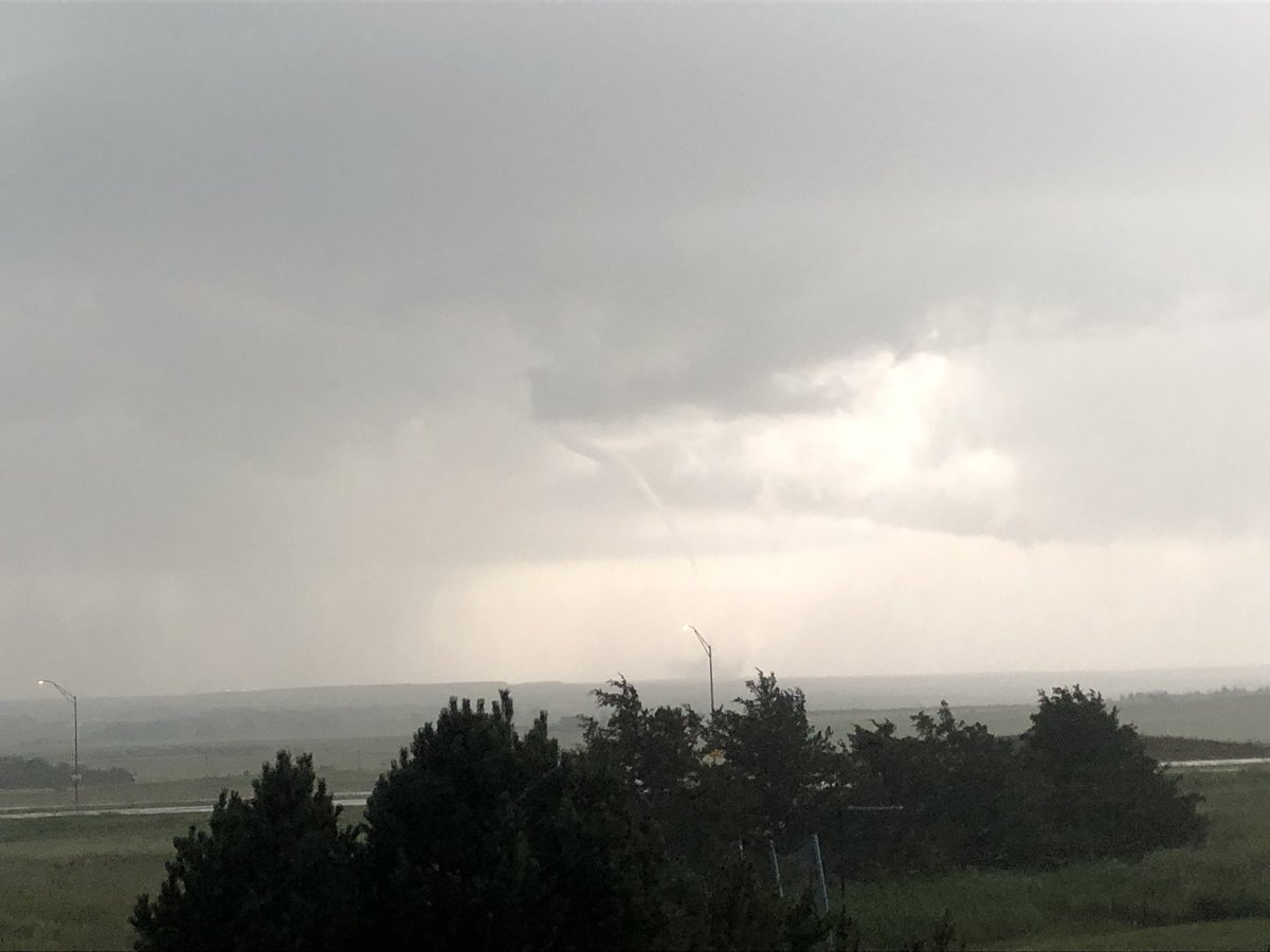 #RopeTorndado just west of Kimball this evening <a href="/NWSCheyenne/">NWS Cheyenne</a>