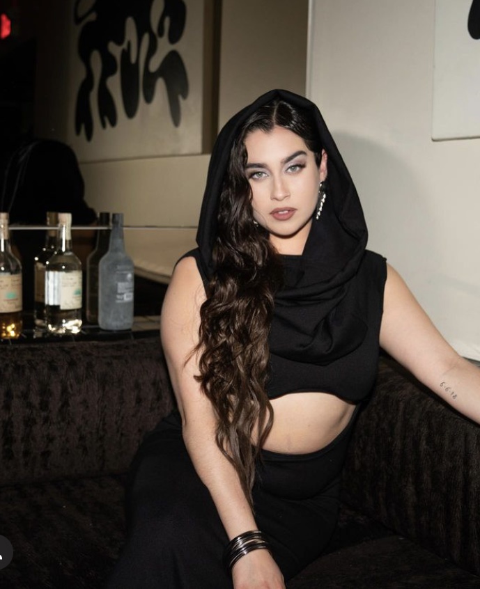 ♥︎♥︎♥︎━━━━━━━
　Happy Birthday
          Lauren Jauregui
━━━━━━━♥︎♥︎♥︎

6月27日は #ローレン・ハウレギ のバースデー！

自分らしさを貫いて、ますます美しく輝ける一年になりますように✨

#HappyBirthdayLaurenJauregui