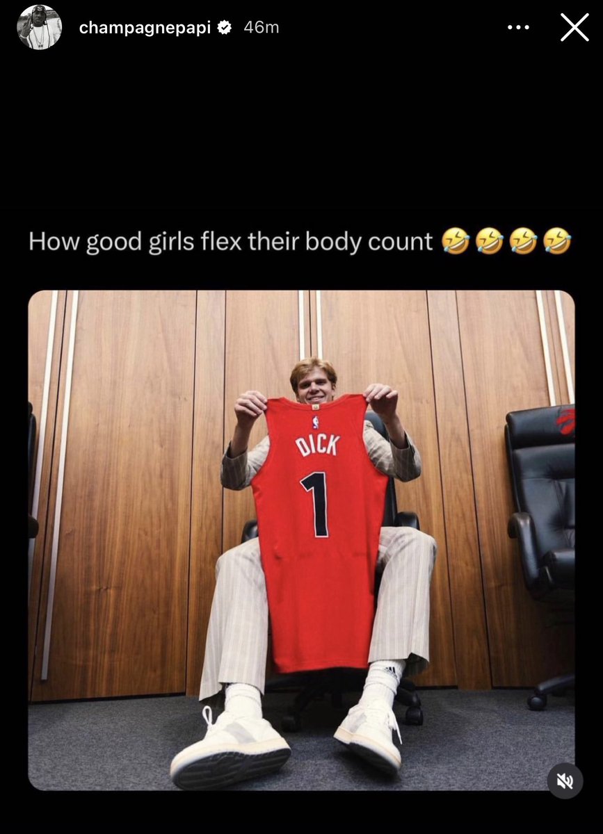 LegionHoops's tweet photo. Drake shows love to Gradey Dick 💀 https://t.co/w08jbLM2VM