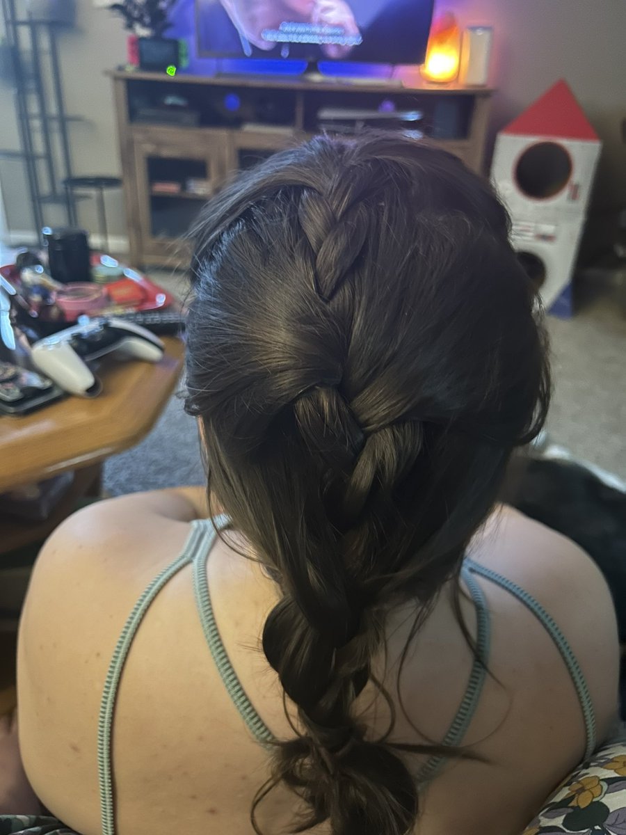 Practicing braiding :) and watching queer eye! 🏳️‍🌈🌻