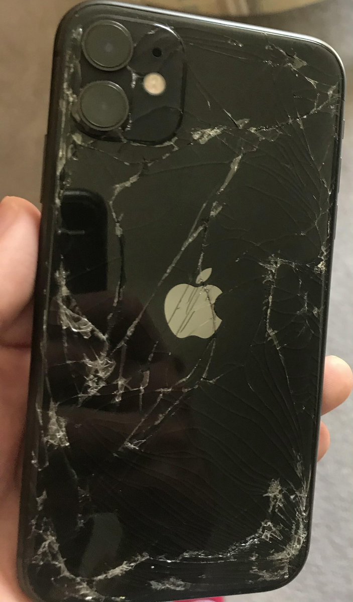 amlcstm's tweet photo. If the back of their phone don’t look like this underneath that wildflower case They aint a freak. Simple https://t.co/MGtlsZcjMz